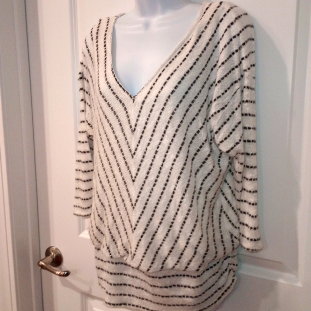 Knox Rose 3/4 Sleeve Striped Modern V Neck Lightweight Sweater Shirt Lady's XL